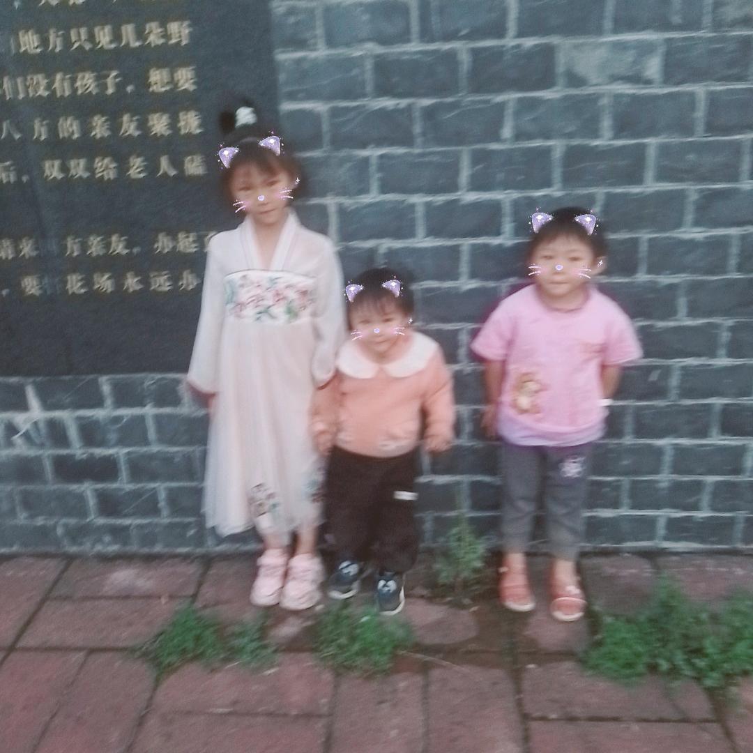 三个女儿一个儿子