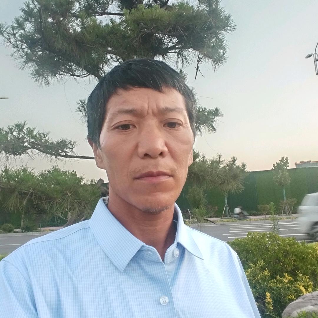 张正高。贵州人做工地专业做内架子，搭