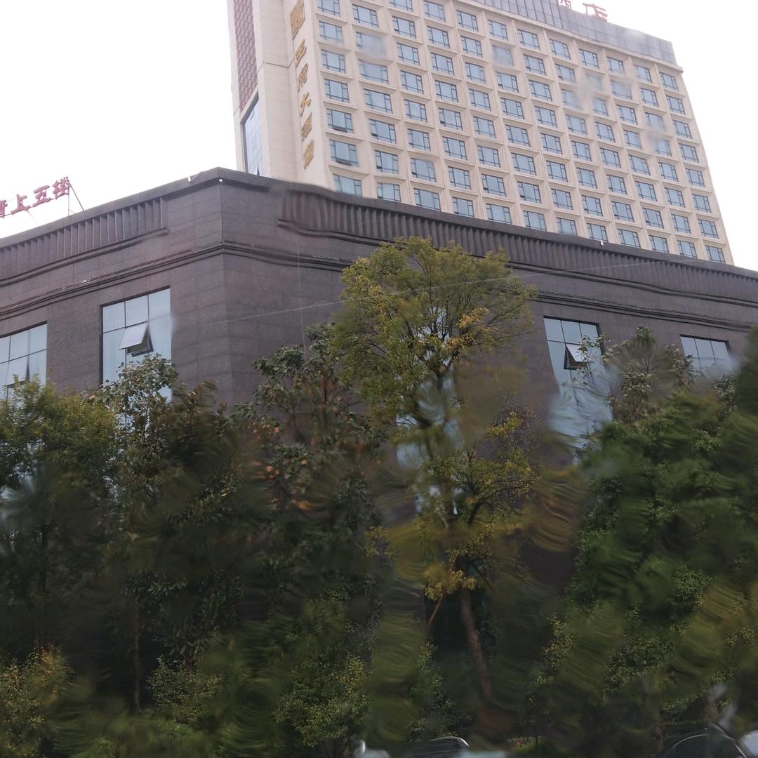 鄂H1
