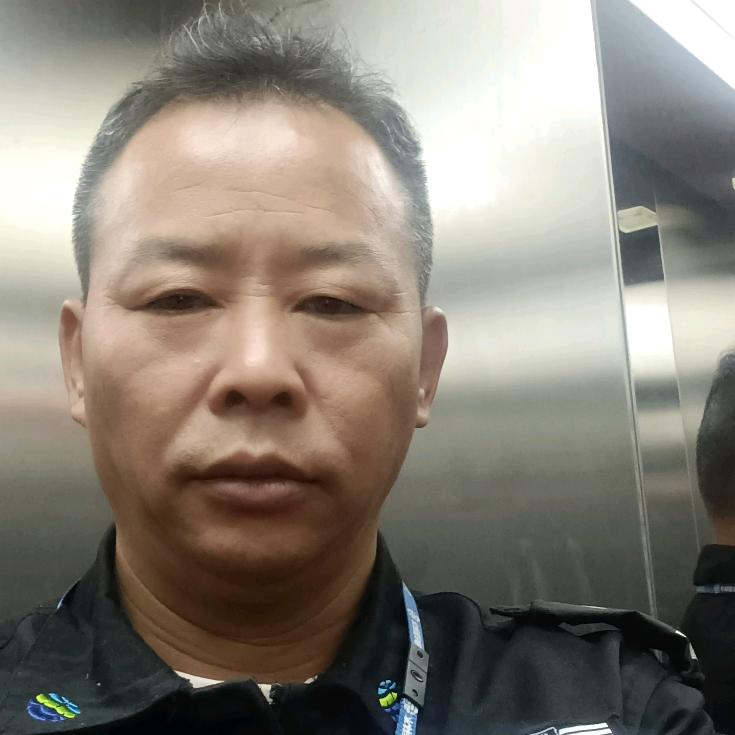 年轻小伙子