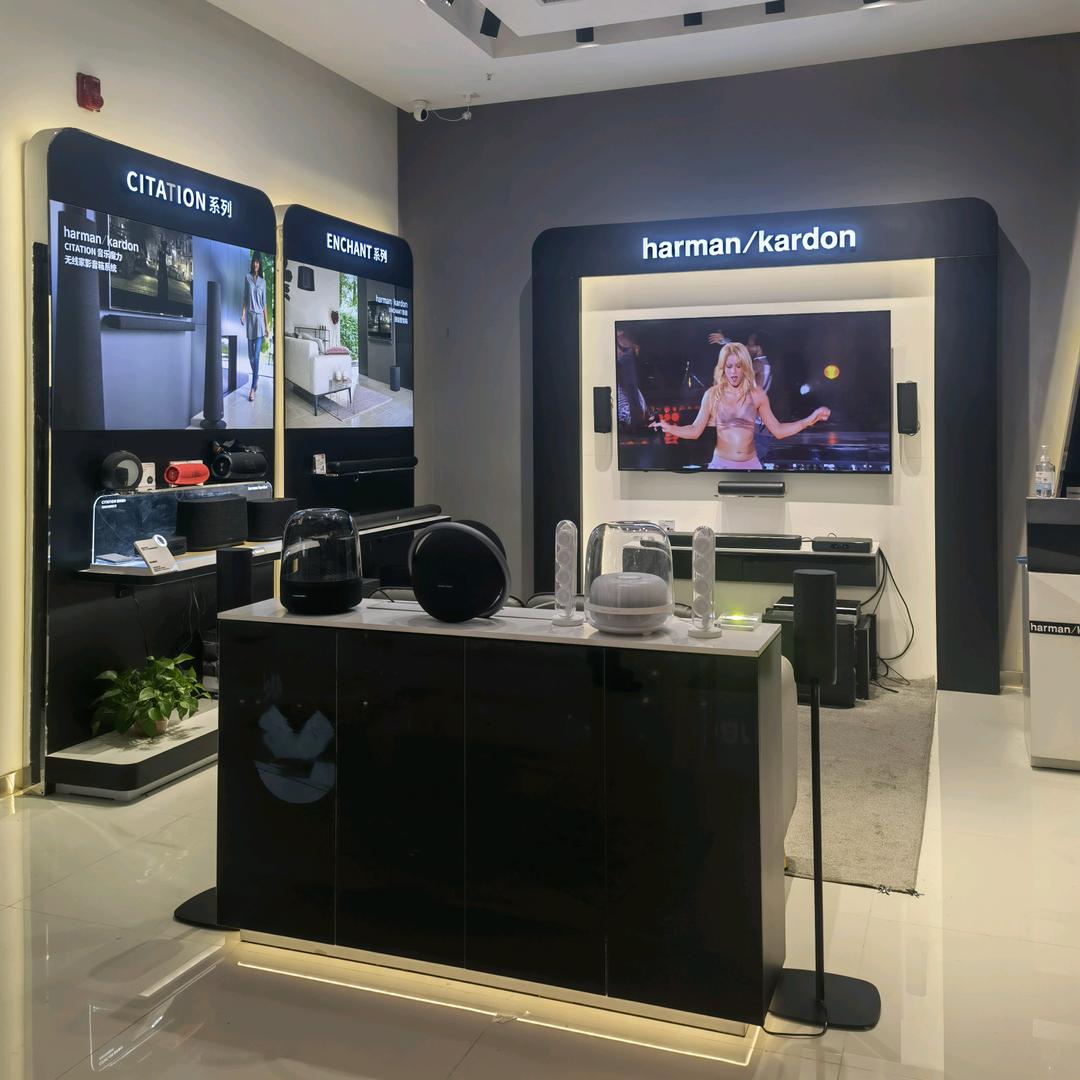 哈曼卡顿成都万象城店（C馆2楼）