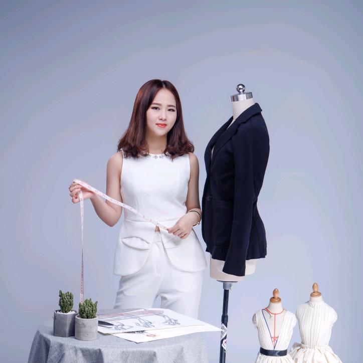 服装设计梁老师——凡身定色