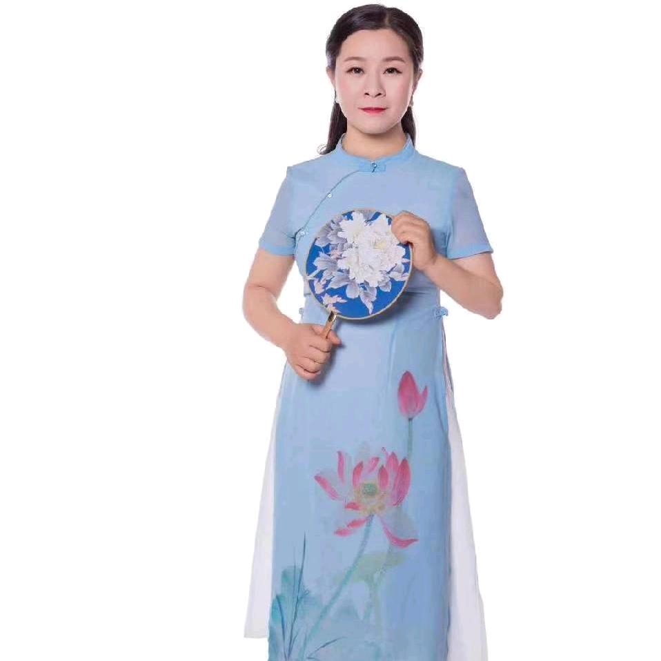 娟娟爱养花