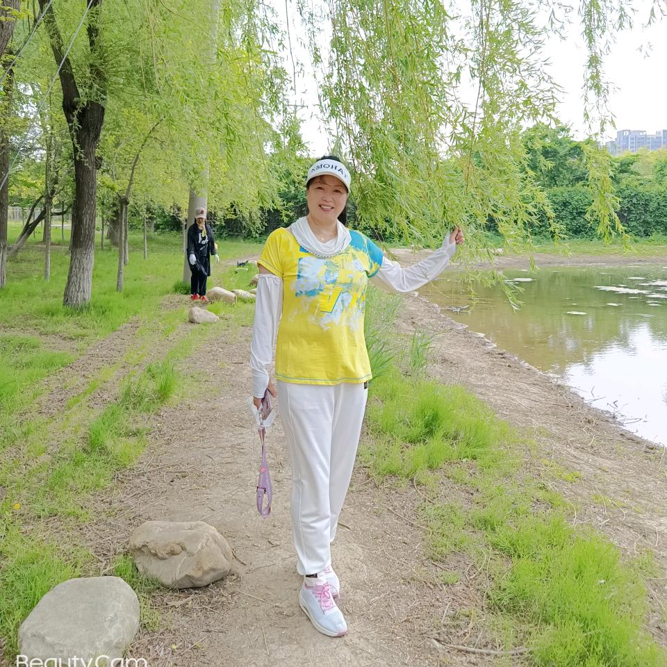 生气地道的明里头像