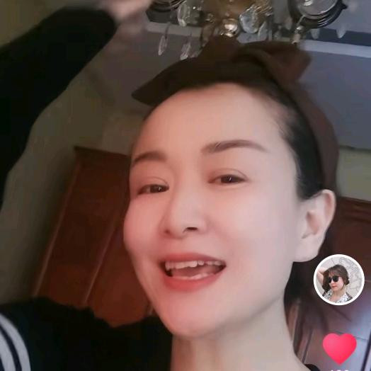 铁力领姿女装