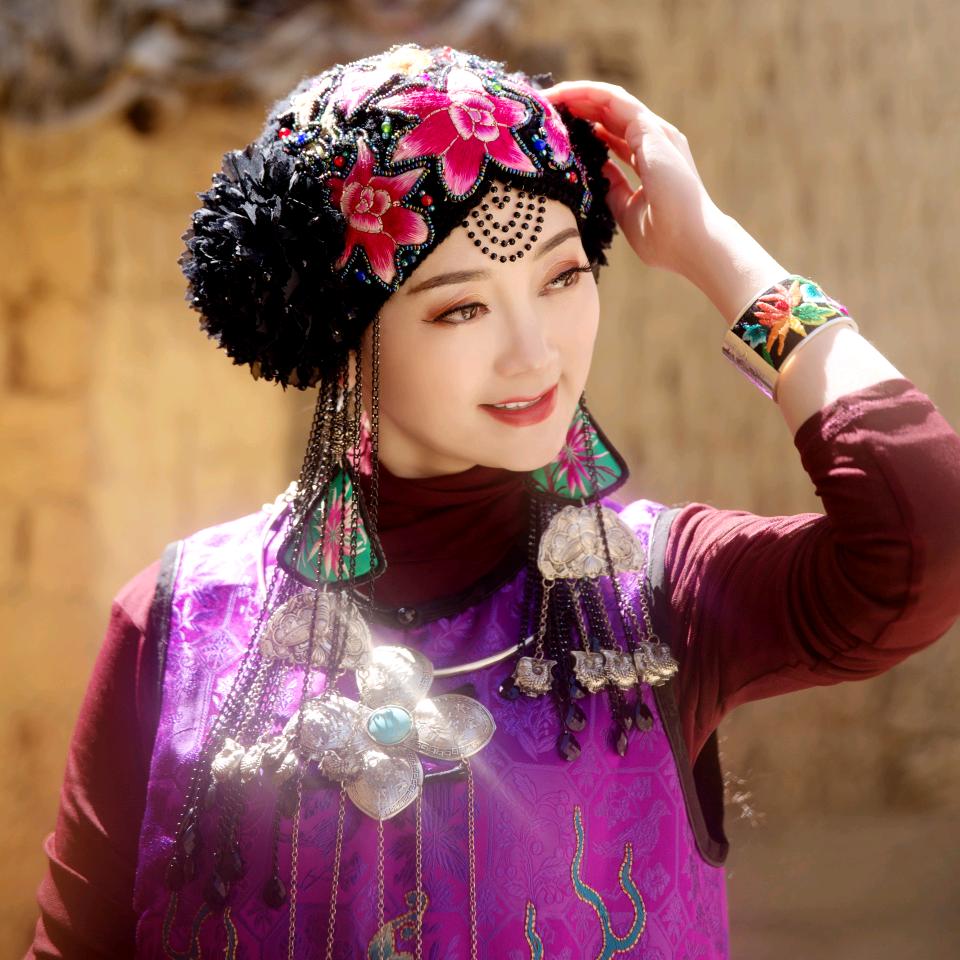 昱坤红逸国风服饰