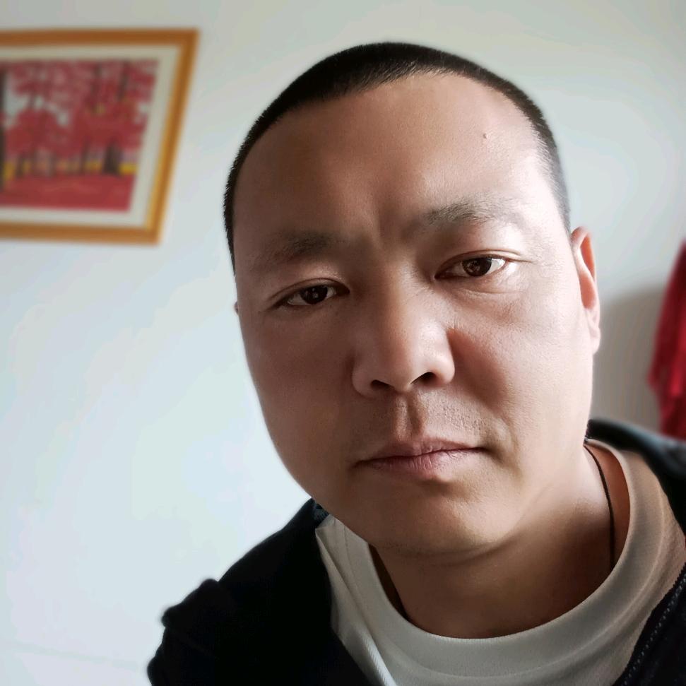 坐在坟头指挥鬼