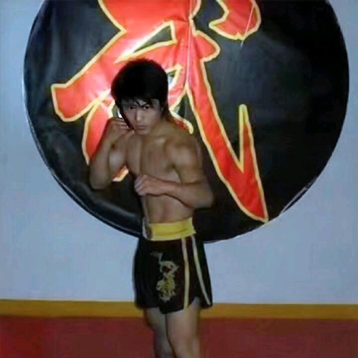 威震体育