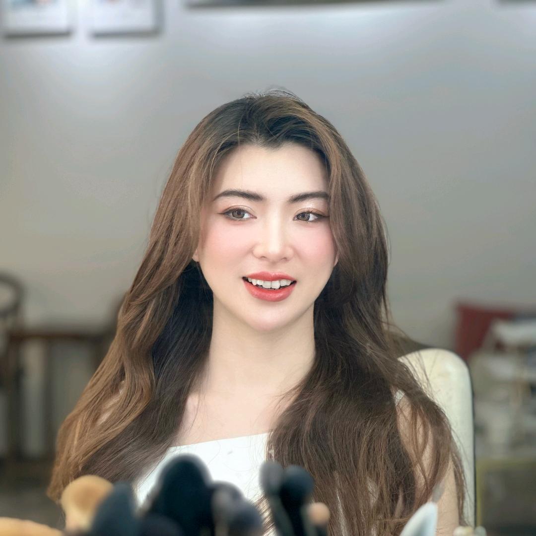 在路上的韦小姐