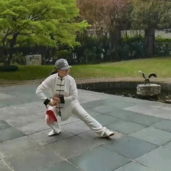 嫣然
