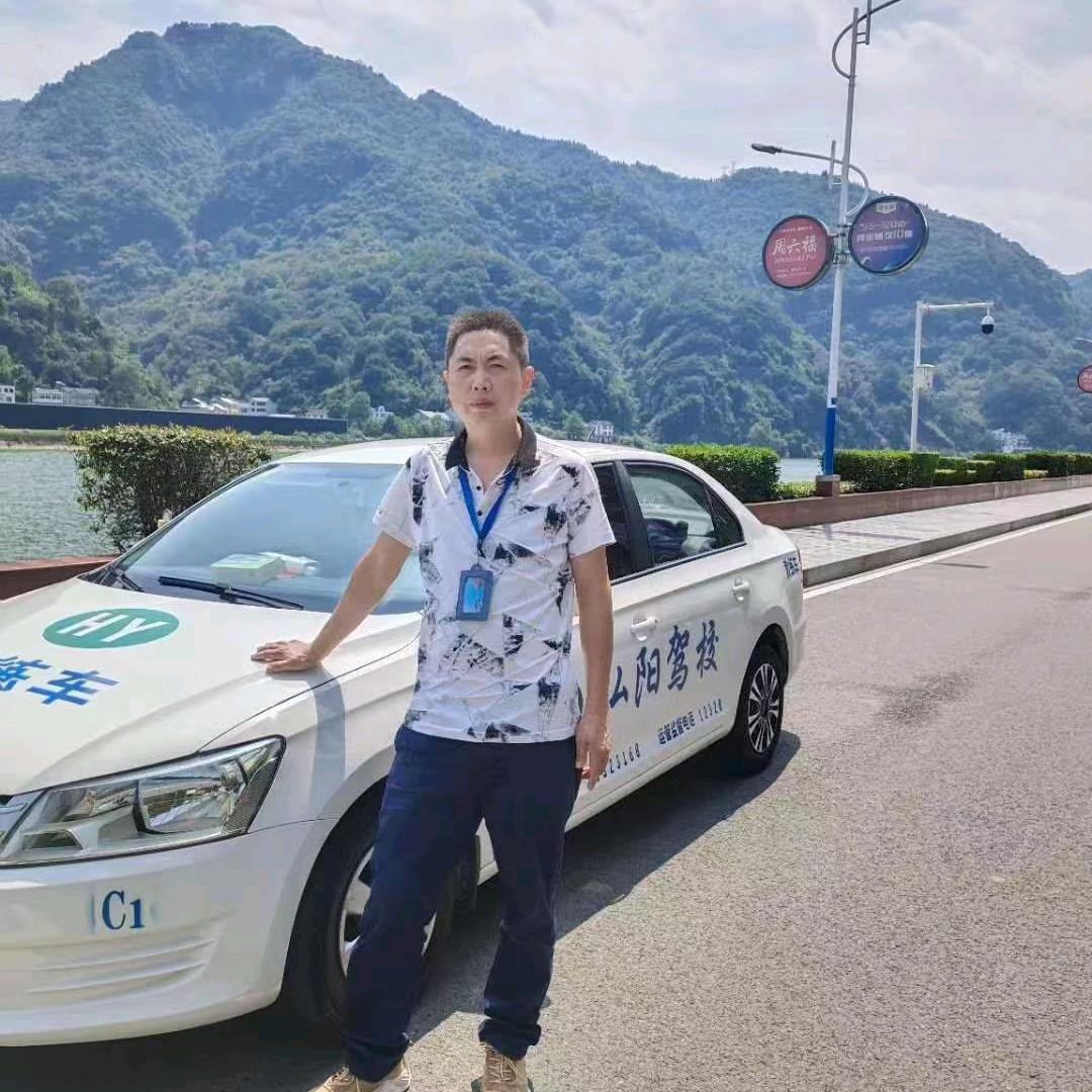 长阳弘阳驾校沈教练