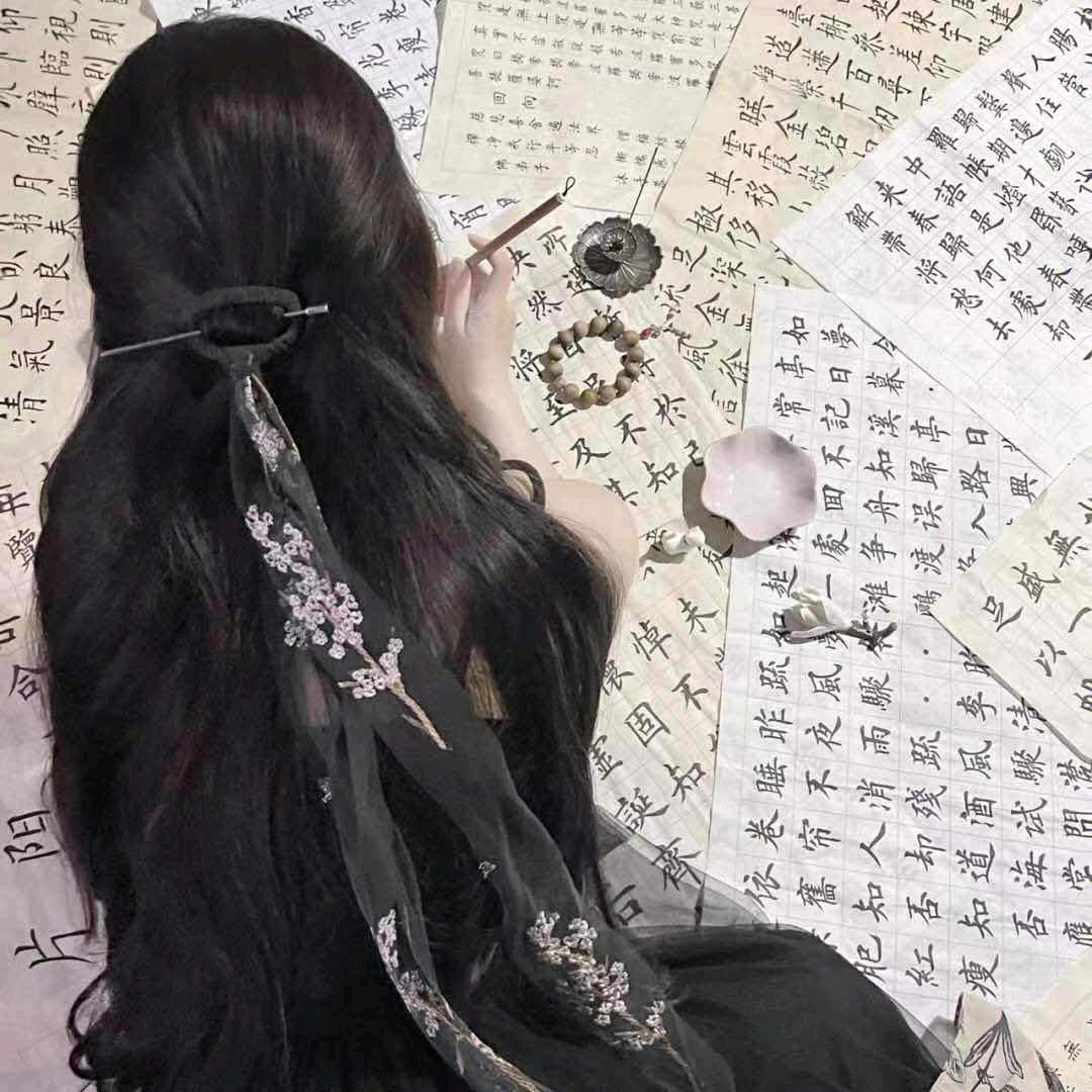 ♛ 何か 必✘♛