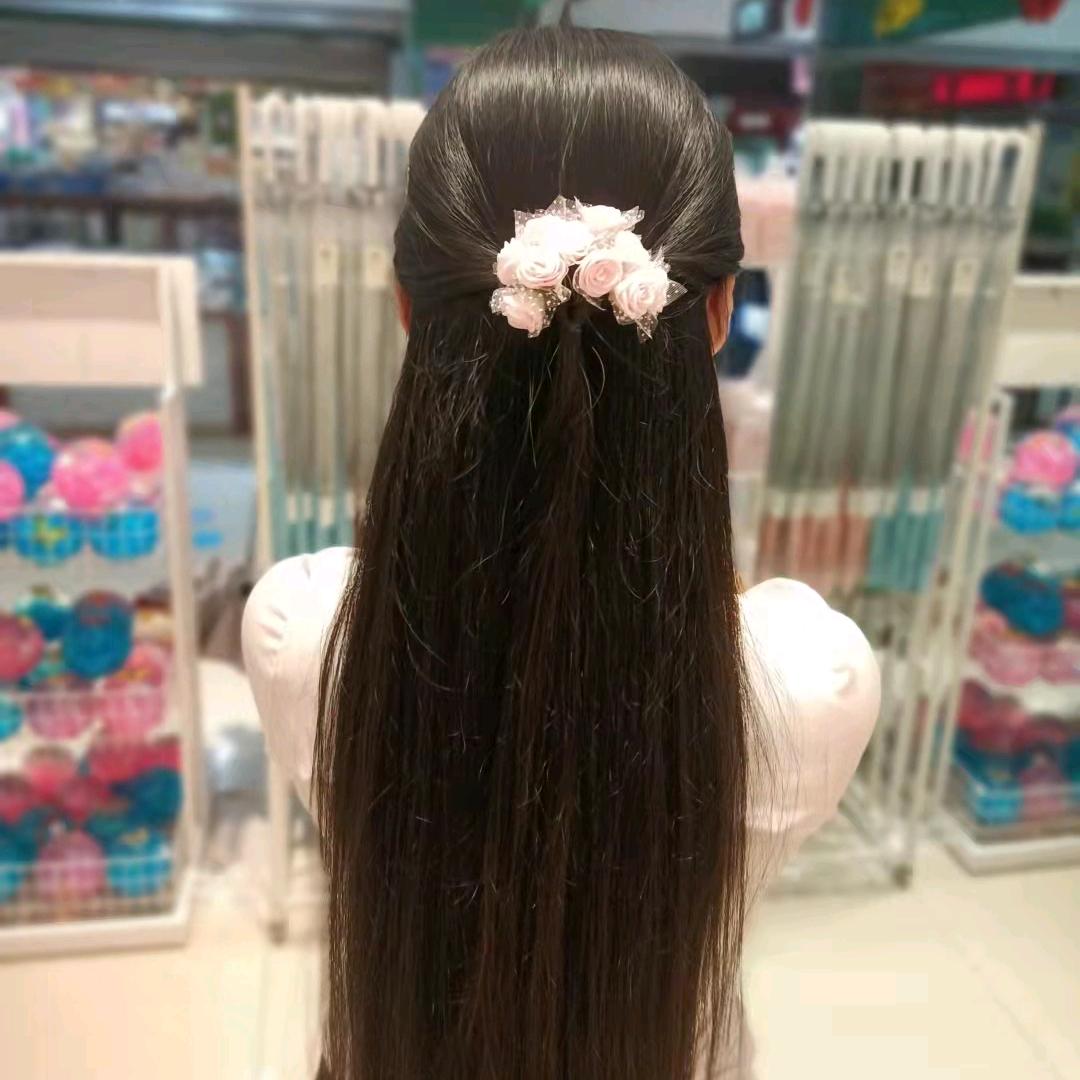 风儿轻轻拂过我的长发