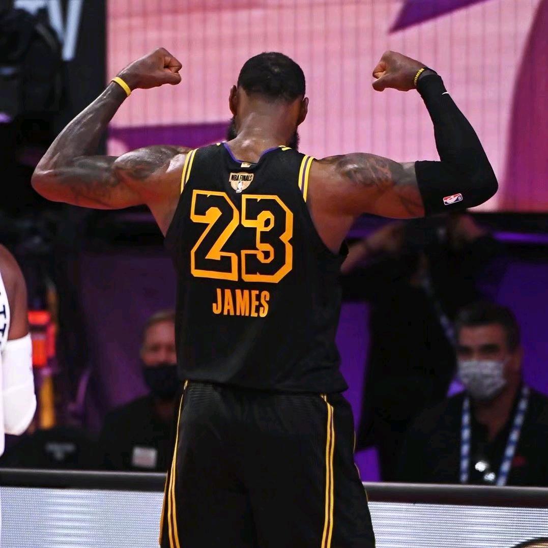 打🏀总被篮筐帽