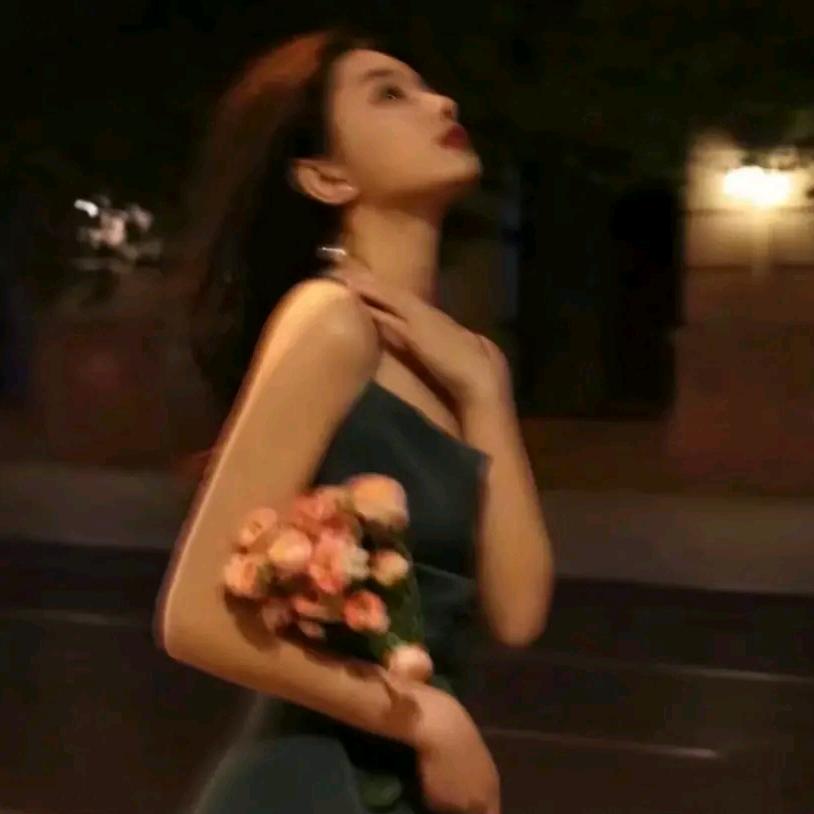 ，
