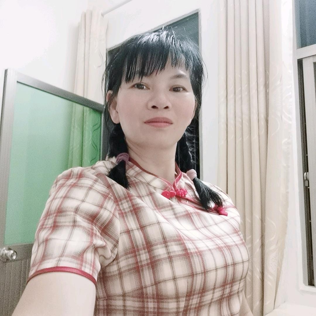 君君妈7点半唱歌，跳舞