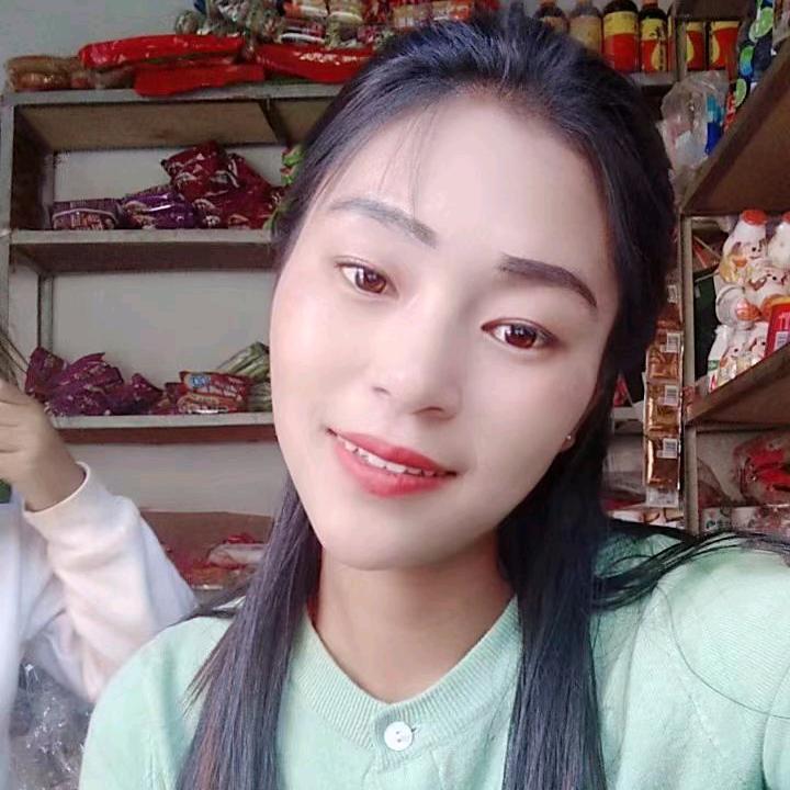 纯白衬衫