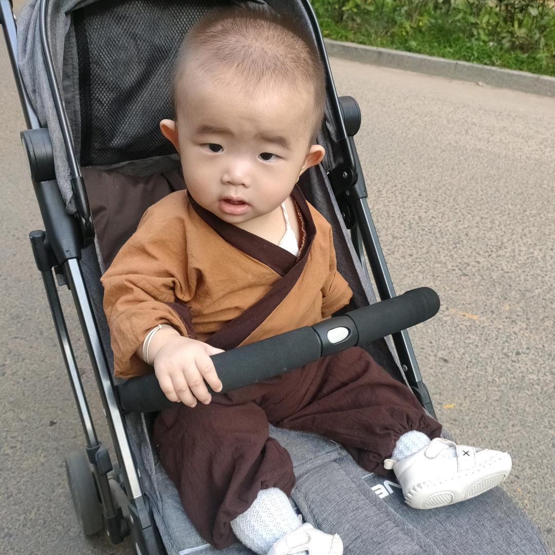 小帅哥