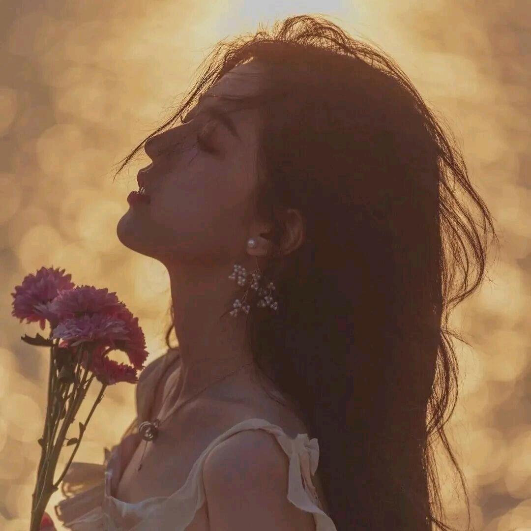 狂拽医女秦奋头像