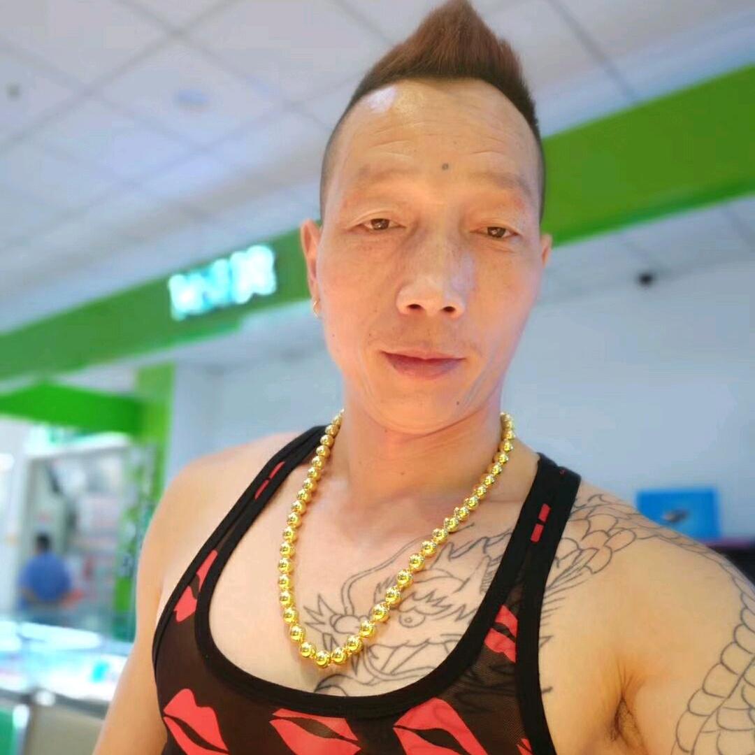 🏋🏻行走的衣架～背哥🚴🏻