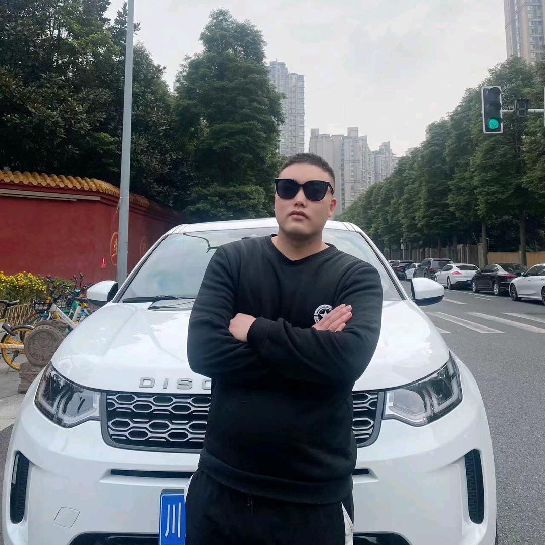 请叫我小何🤟