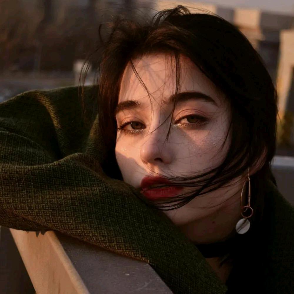 余欢.
