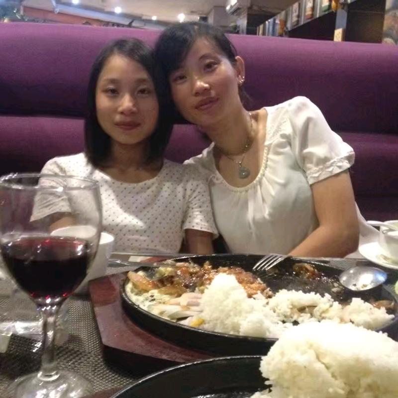 爱跳舞的玲芝小姐