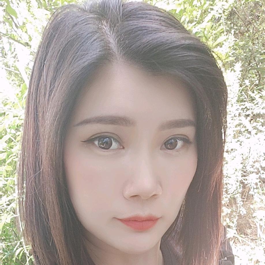 在石柱养蛋鸡的万娟姐