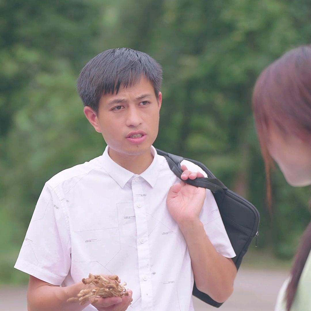 红星村村长助农记