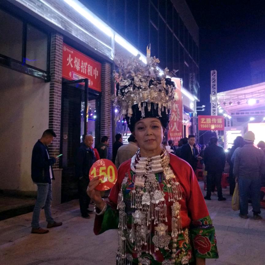 苗歌石大姐