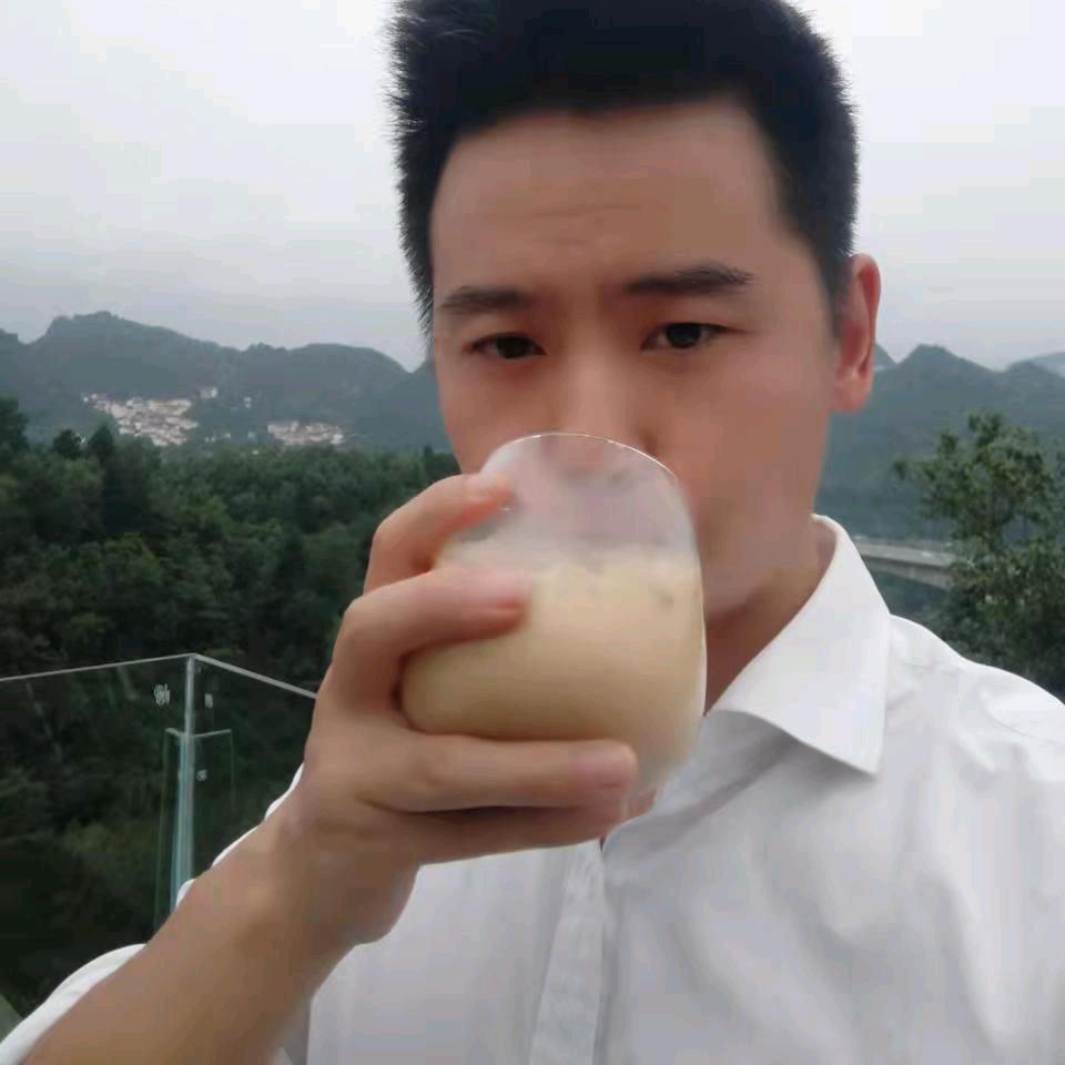 卢国英