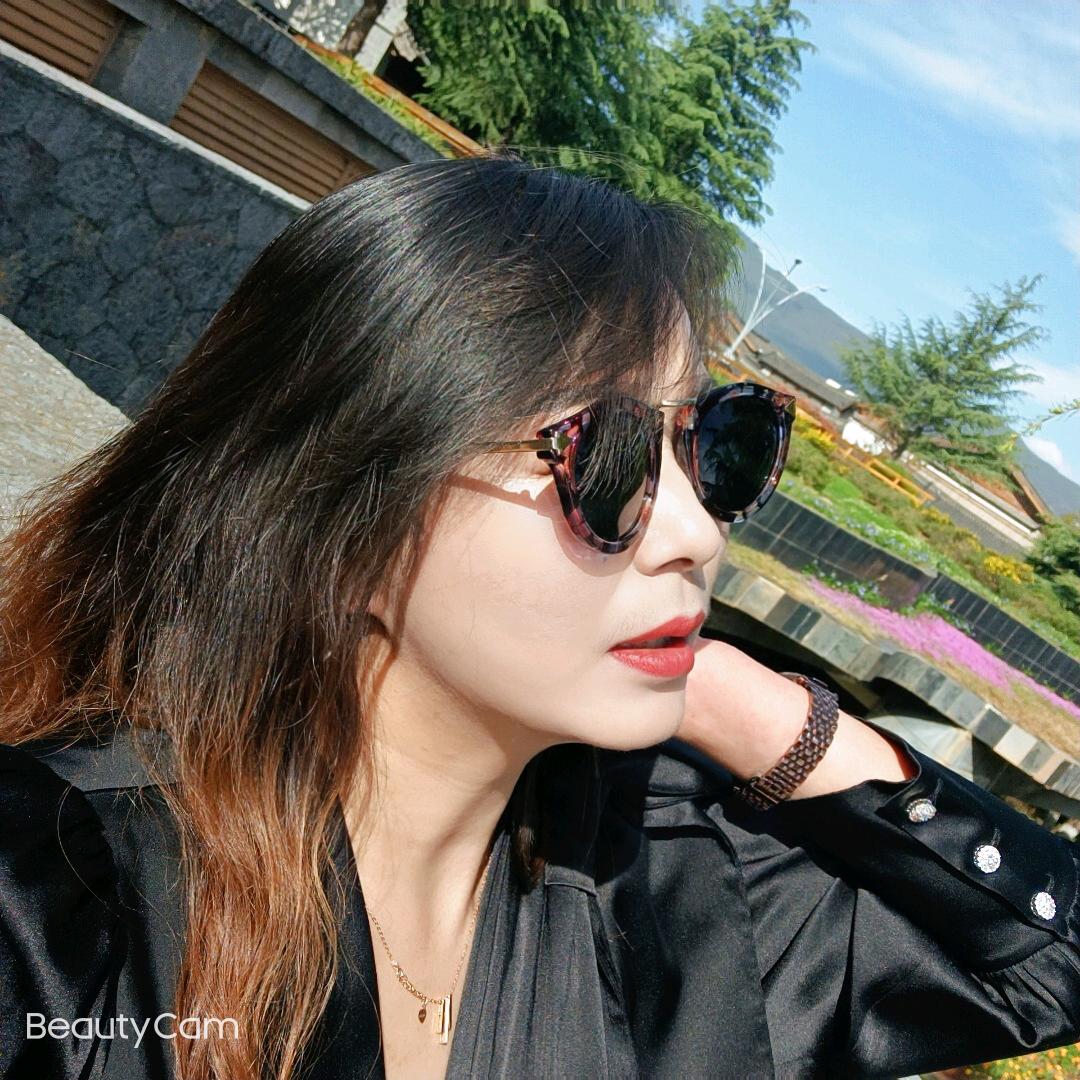 鹤庆衣念女装梅子姐