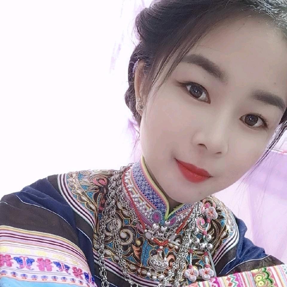 壮族姑娘：依美