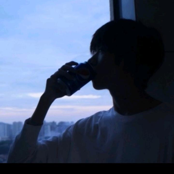 一曲离歌ぃ谁断弦