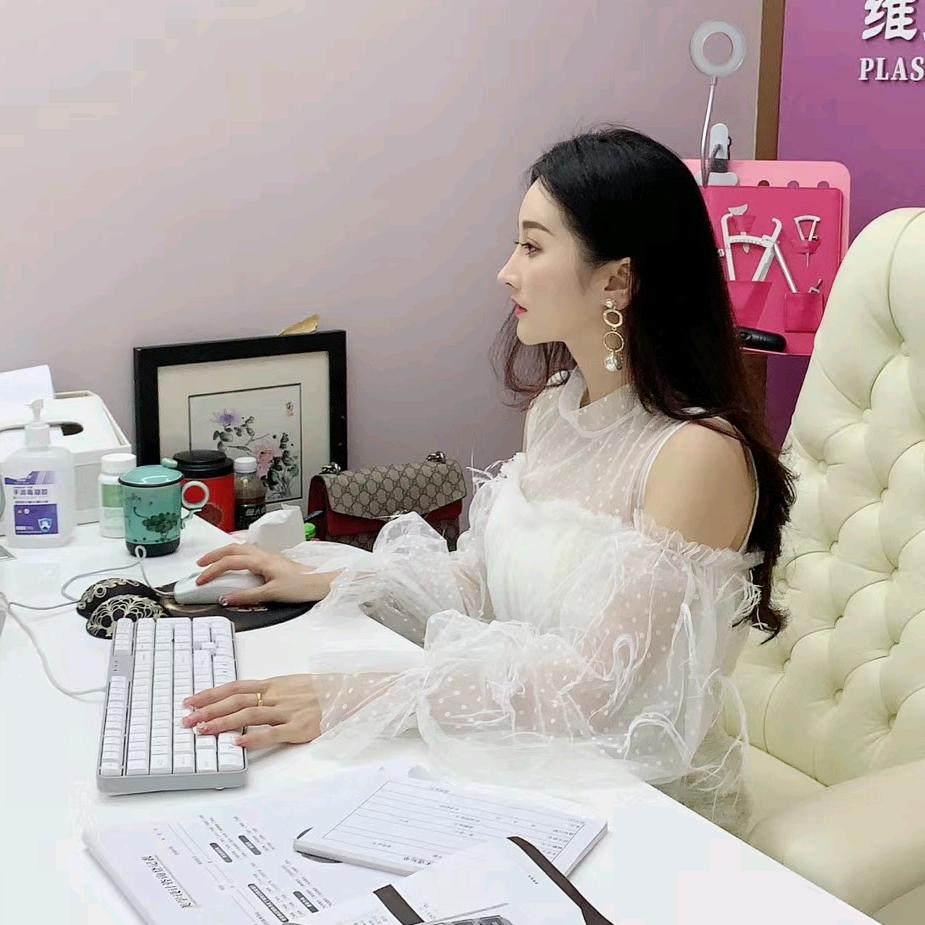 琬儿 商贸