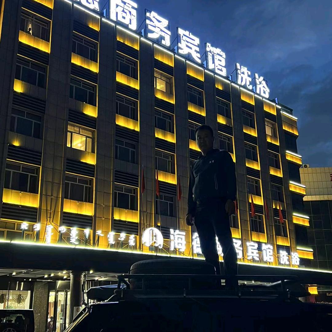 1⃣笑而过