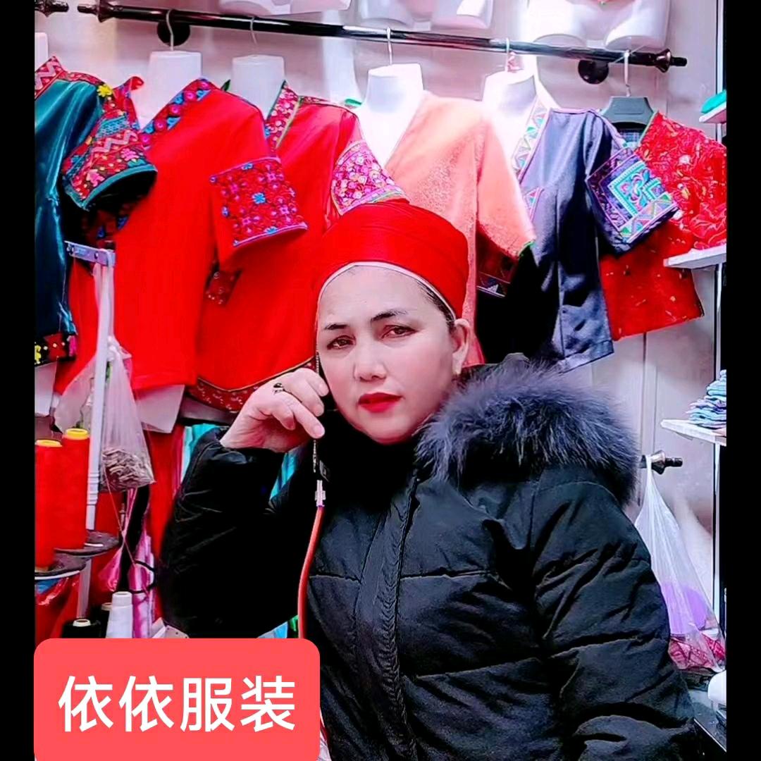 潘阿依依服装