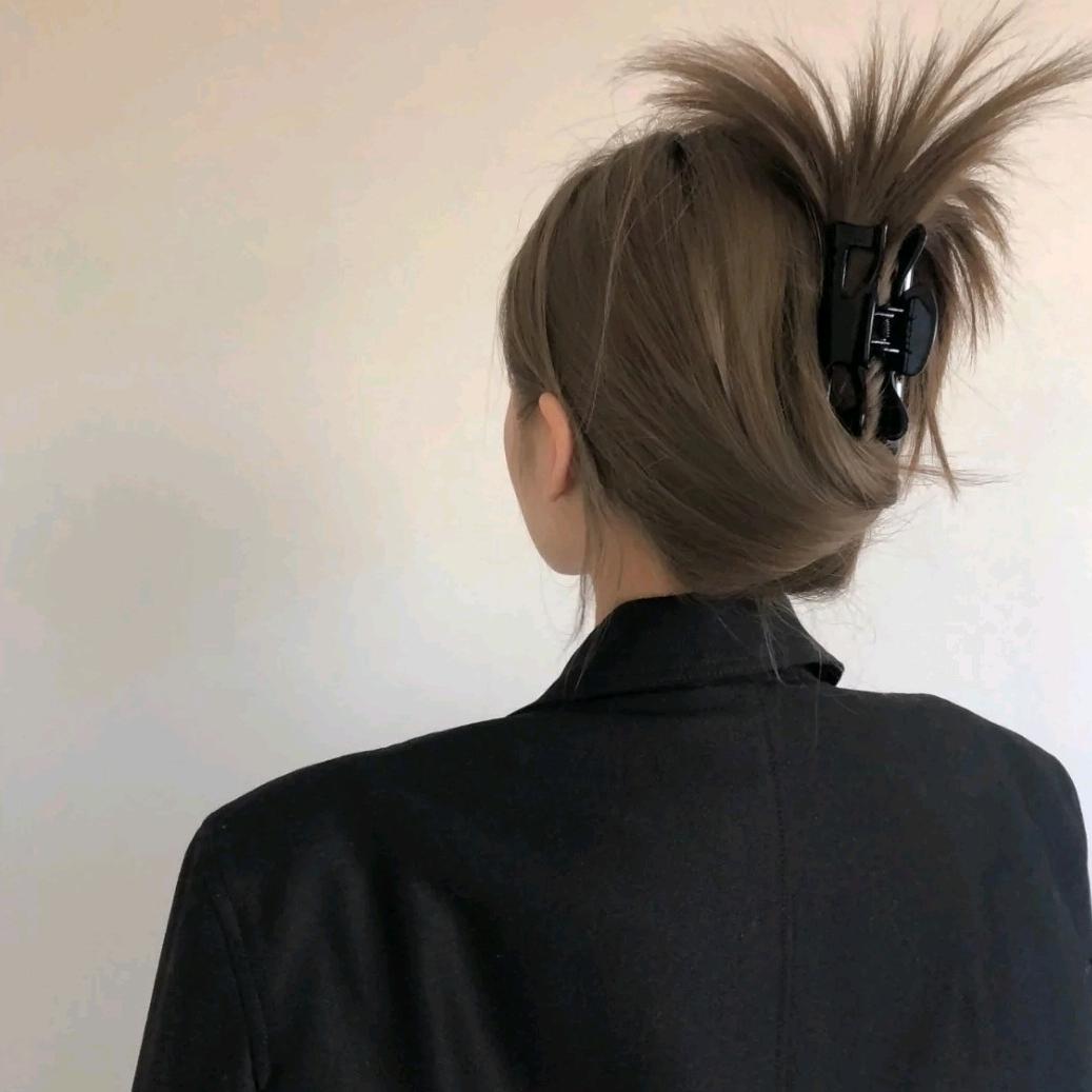 衡百国际5楼运动部狼爪专柜