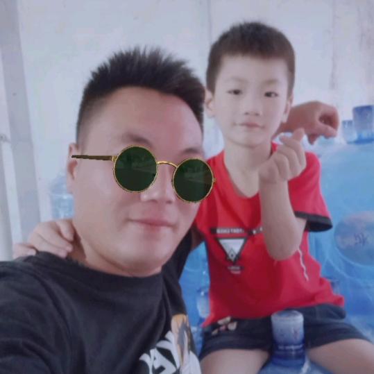 响当当鑫越饮品桶装水厂家直销（龙湖镇店）