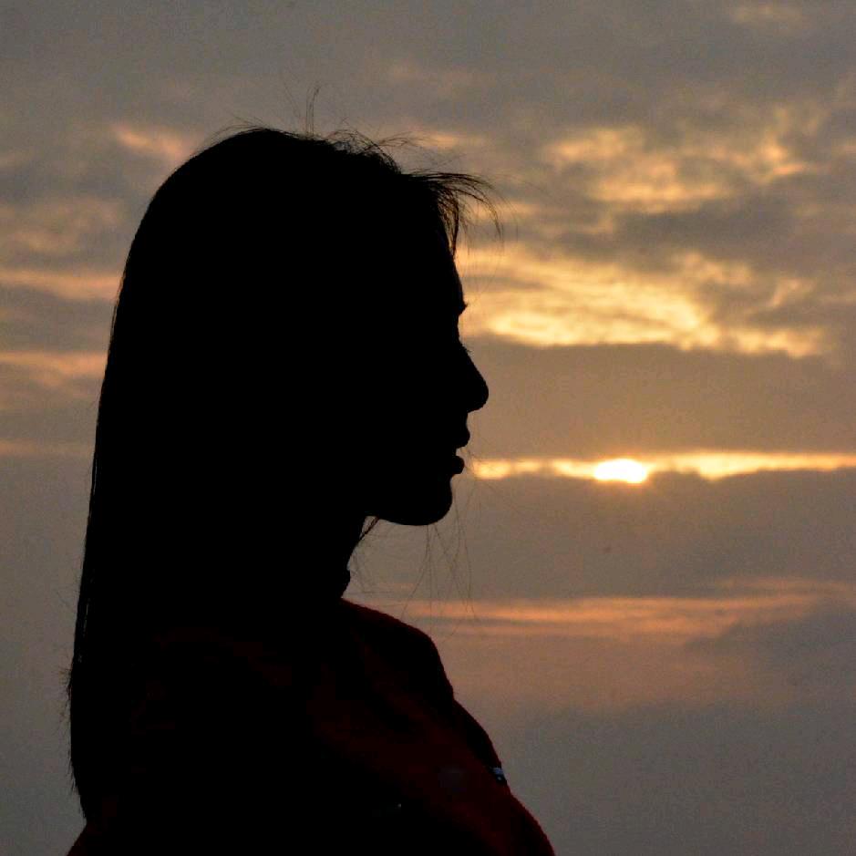 -午 -月 -朱  摄影师