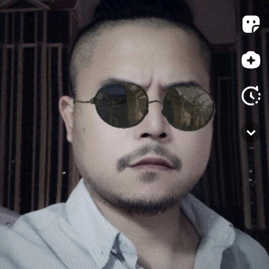 (  ಠ    ಠ ノ 小嘴一歪气场全开