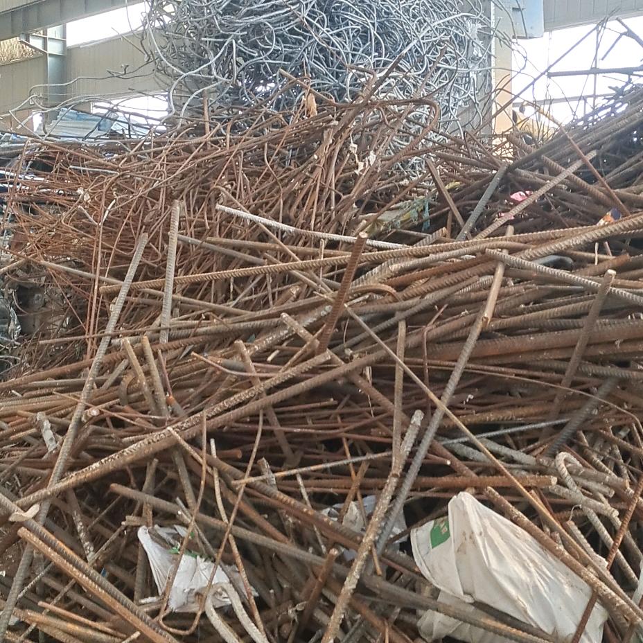 高价回收铁铜各种废铁1525440096