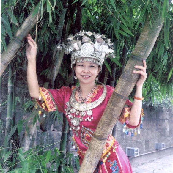 爱吃的小奕