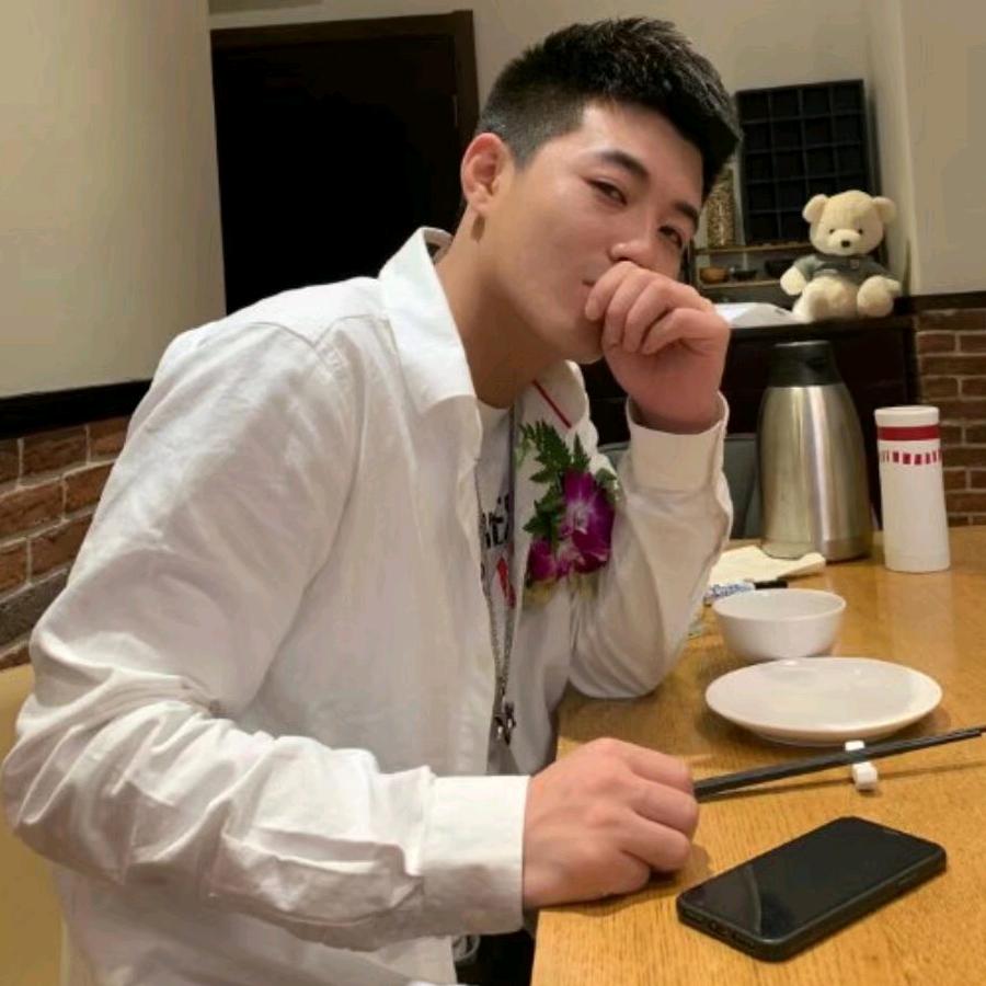 超粉—麦苗🎵🐷 《伟》自己而活