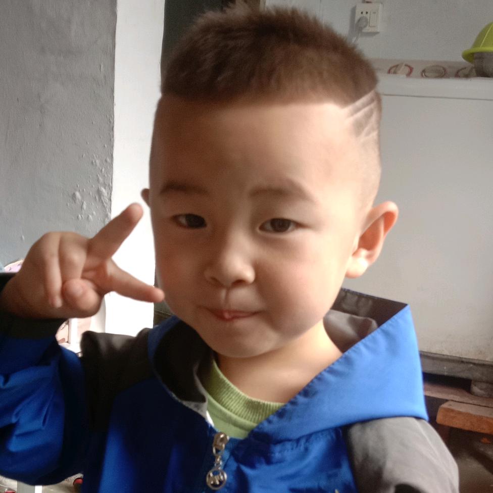 梁小立的孙子