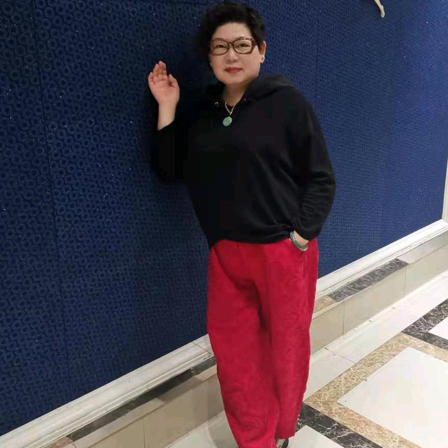 杨依周