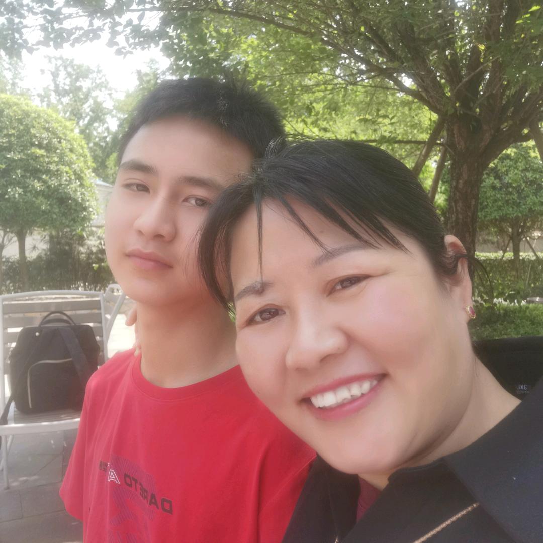 在成都卖冻品食材的邓姐