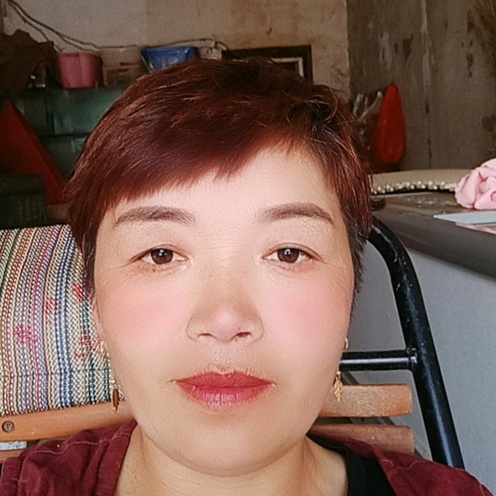 庆祝买鱼红霞
