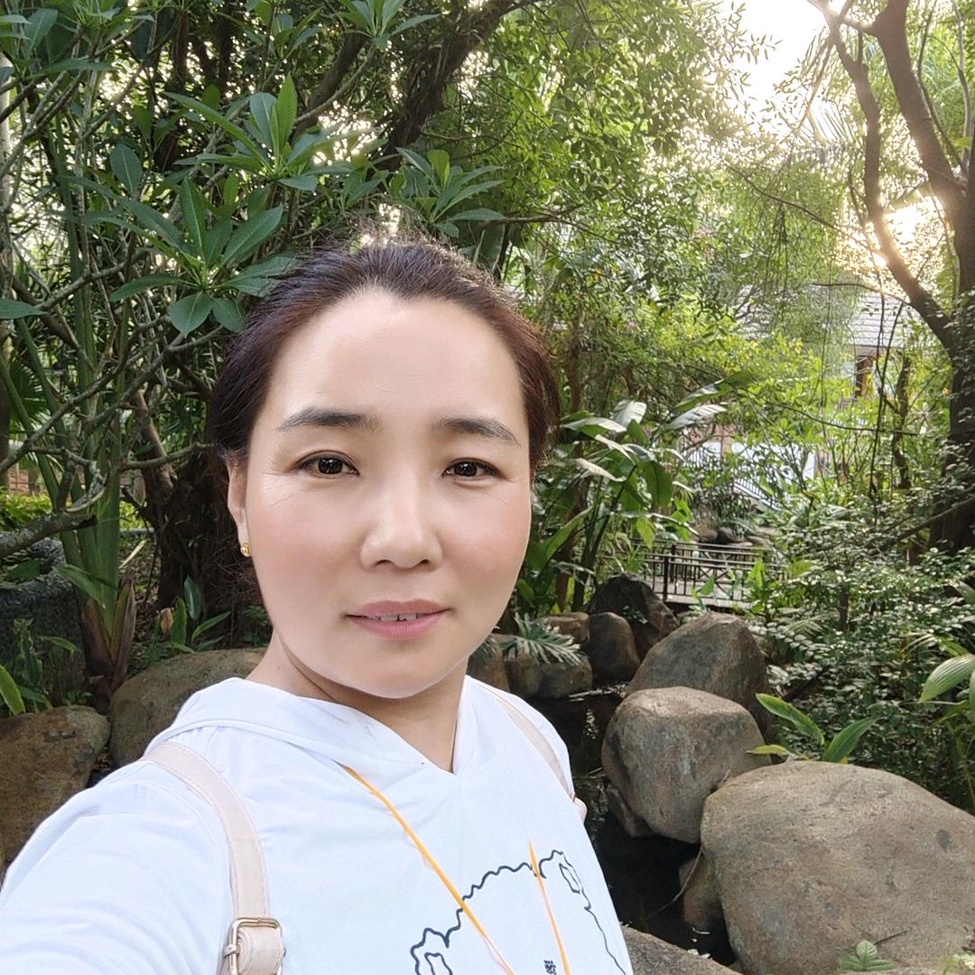 俊美女木匠