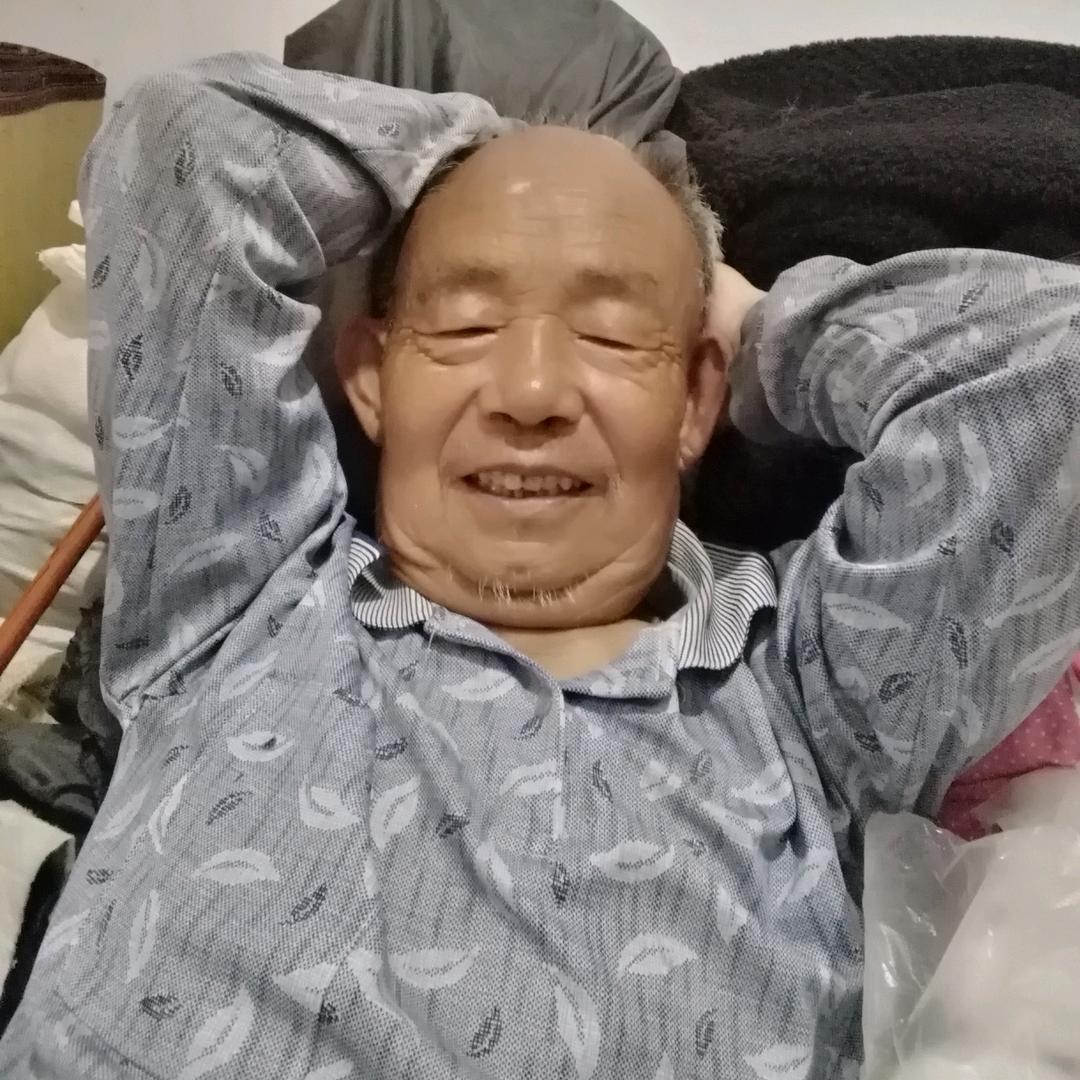 农村傻老头
